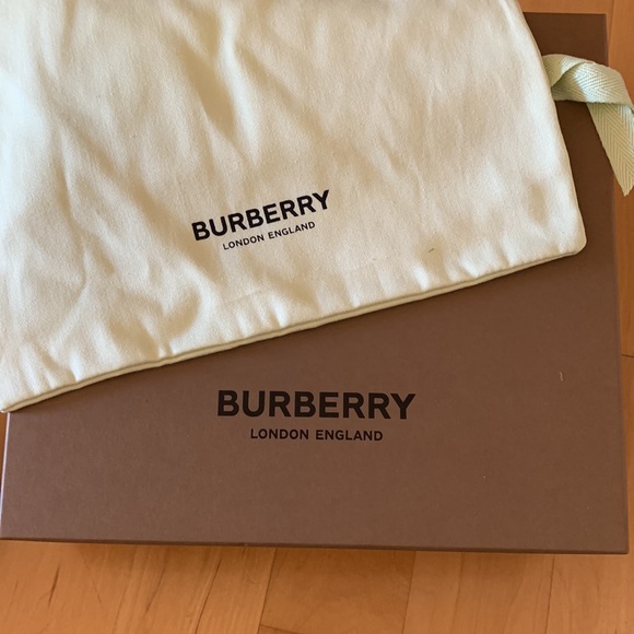 Burberry Fold Over Pointed Bootie - Picture 4 of 5